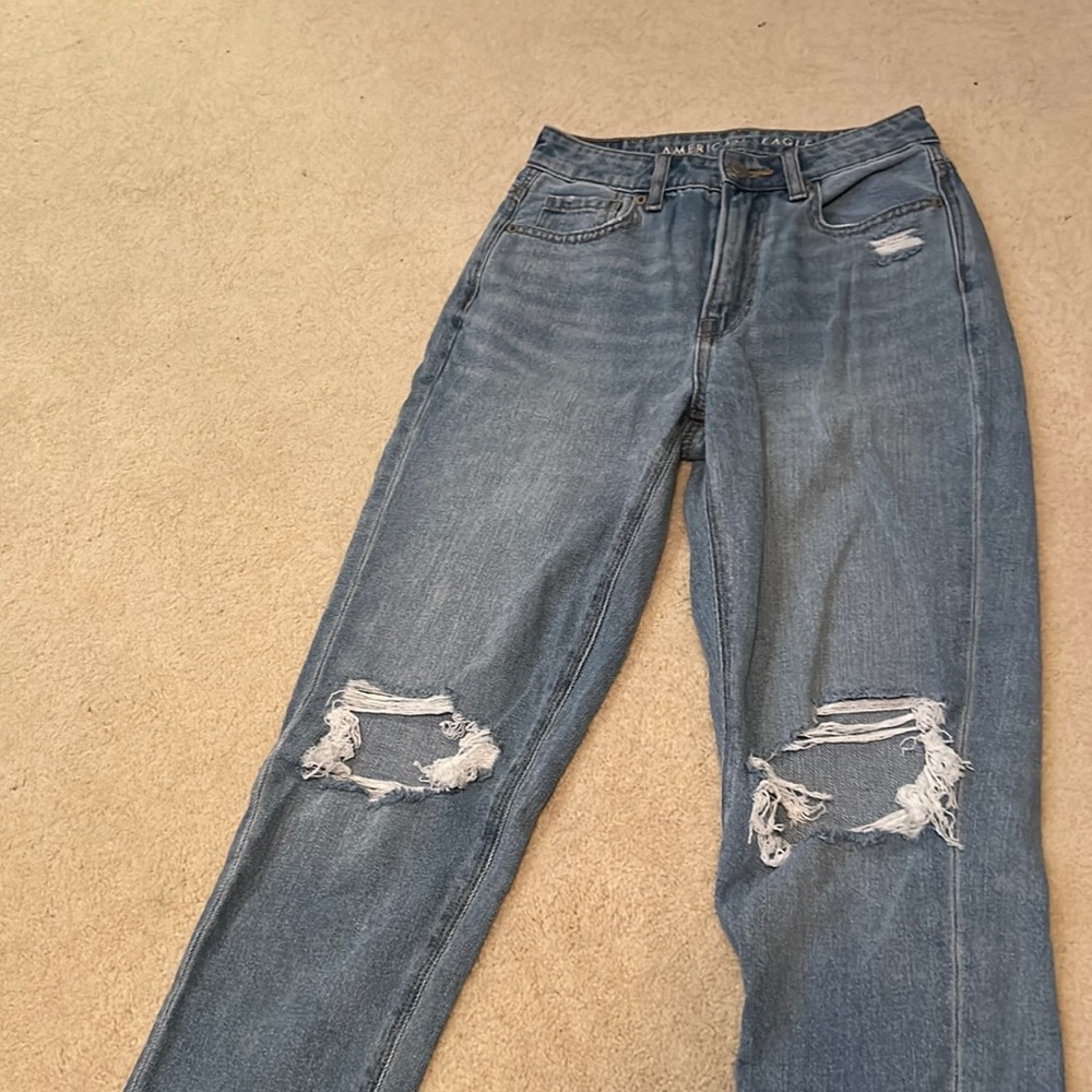light wash mom jeans (SHORT LENGTH) - rips in knees